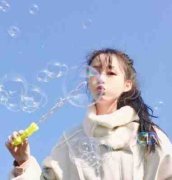 私藏读物《重生后，王爷他对花魁紧追不